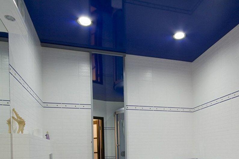 Дизайн синей ванной комнаты - Отделка потолка