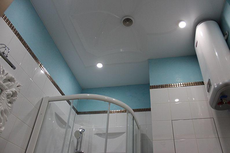 Дизайн маленькой ванной комнаты - Отделка потолка